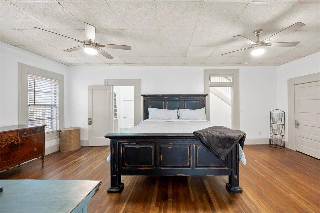 401 N Dallas Street, Ennis, TX 75119 401 N Dallas Street, Ennis, TX 75119