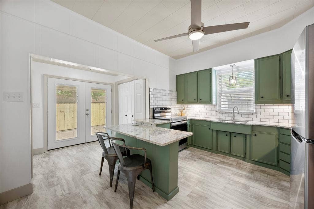 401 N Dallas Street, Ennis, TX 75119 401 N Dallas Street, Ennis, TX 75119