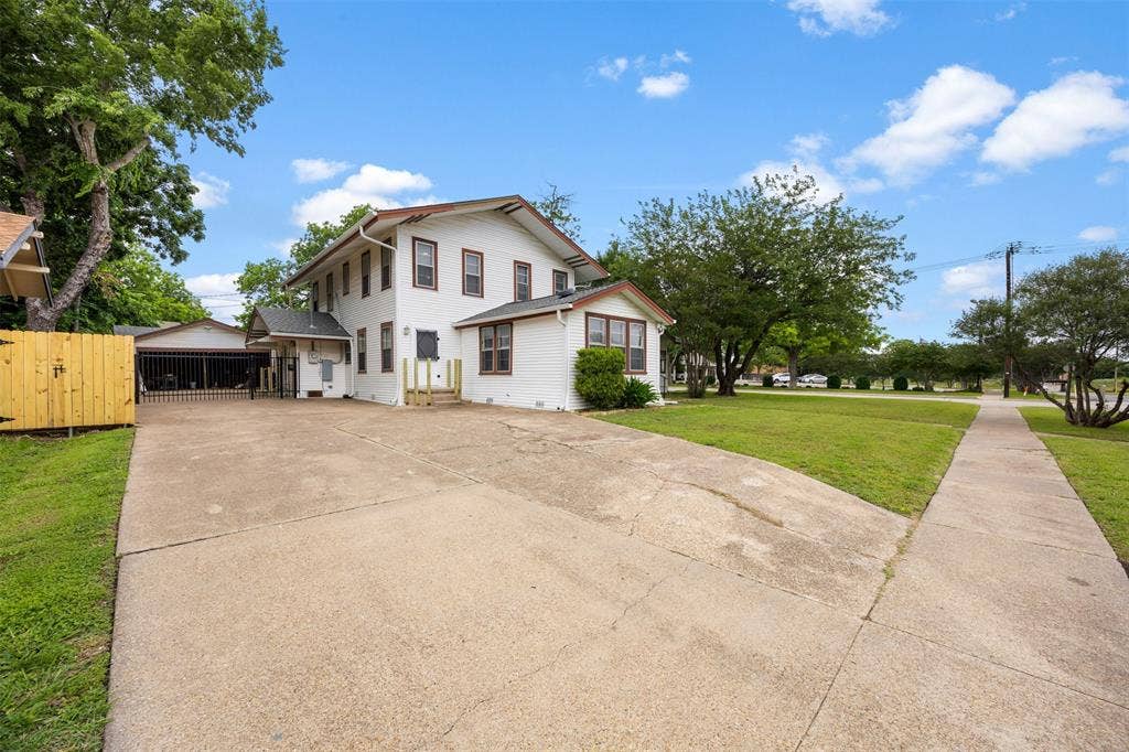 401 N Dallas Street, Ennis, TX 75119 401 N Dallas Street, Ennis, TX 75119