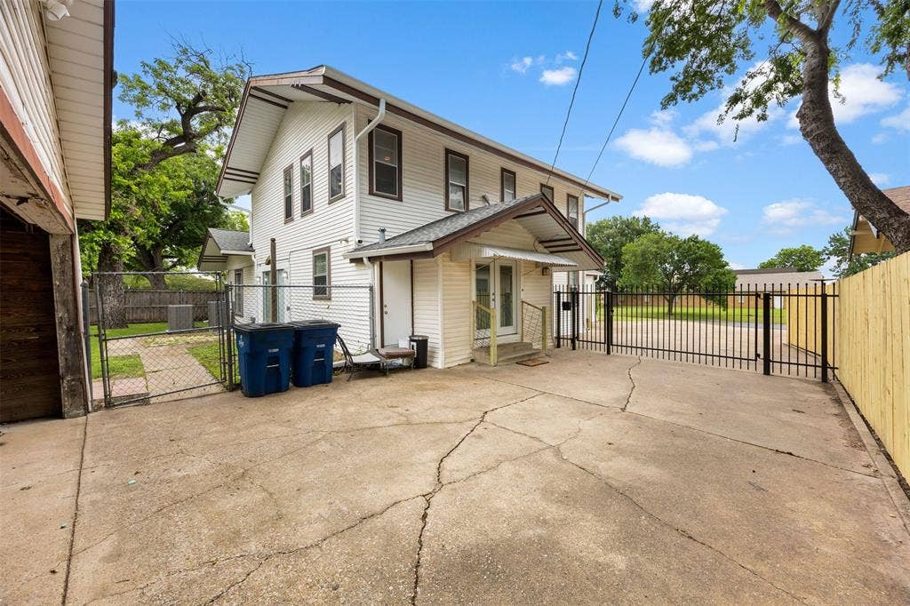 401 N Dallas Street, Ennis, TX 75119 401 N Dallas Street, Ennis, TX 75119