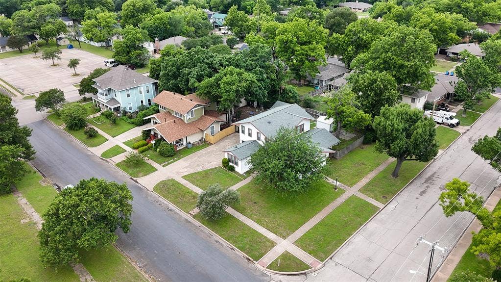 401 N Dallas Street, Ennis, TX 75119 401 N Dallas Street, Ennis, TX 75119