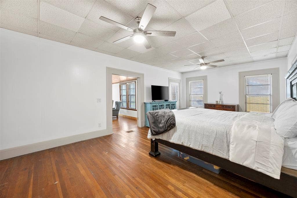 401 N Dallas Street, Ennis, TX 75119 401 N Dallas Street, Ennis, TX 75119
