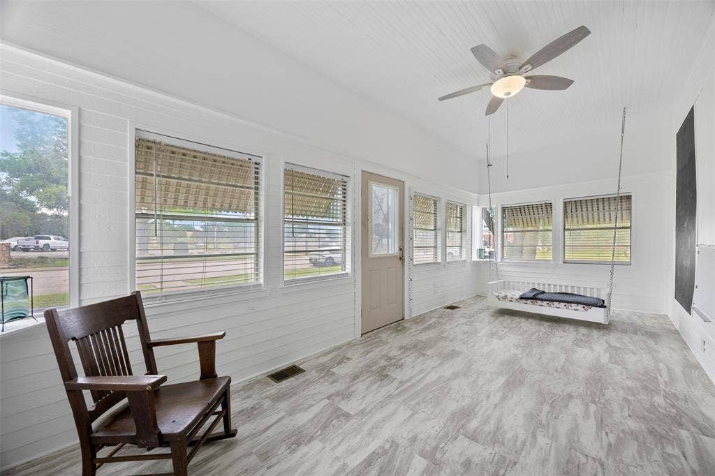 401 N Dallas Street, Ennis, TX 75119 401 N Dallas Street, Ennis, TX 75119