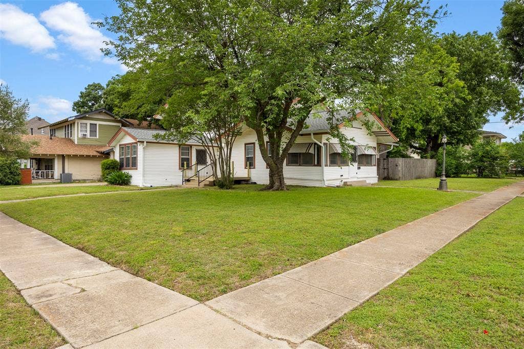 401 N Dallas Street, Ennis, TX 75119 401 N Dallas Street, Ennis, TX 75119