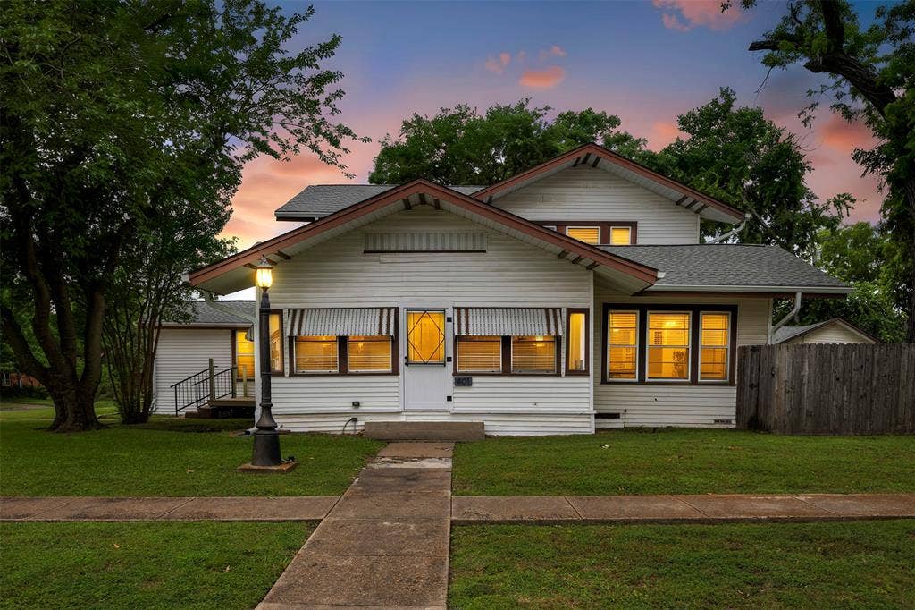 401 N Dallas Street, Ennis, TX 75119 401 N Dallas Street, Ennis, TX 75119