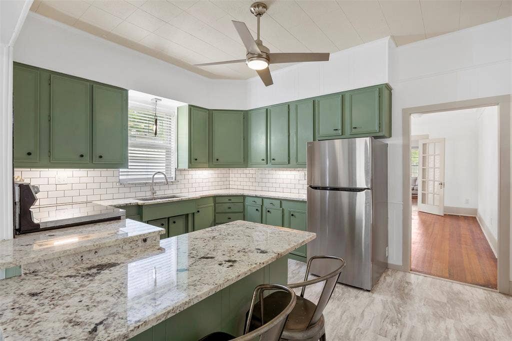 401 N Dallas Street, Ennis, TX 75119 401 N Dallas Street, Ennis, TX 75119