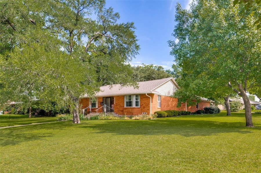 Property photo for 10208 Plummer Drive, Dallas, TX