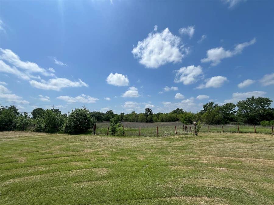 Property photo for 102 Frances Road, Palmer, TX