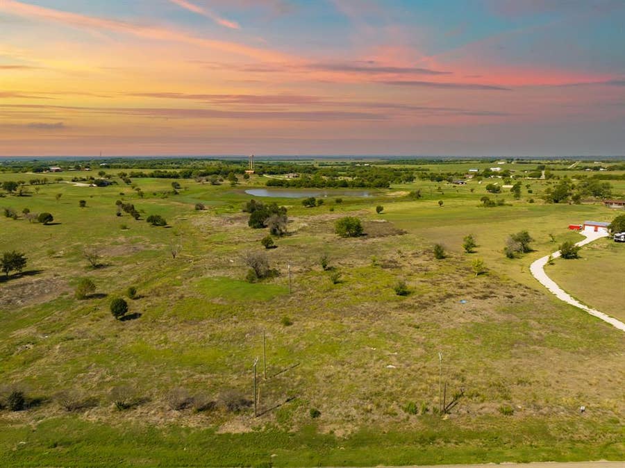 Property photo for 7984 Lone Star Parkway, Moody, TX
