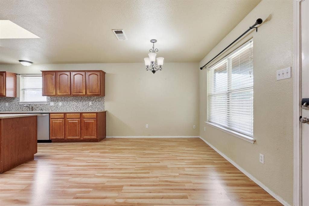 6421 Peak View Court, Midlothian, TX 76065 Imagine your dining room table here!