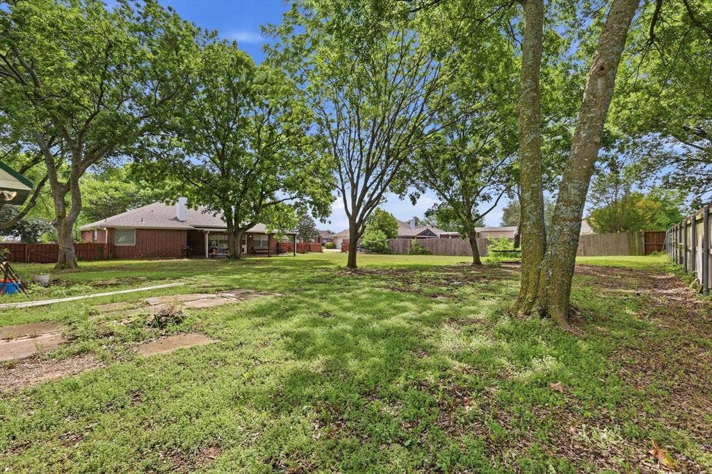 6421 Peak View Court, Midlothian, TX 76065 Look at the space in this backyard!