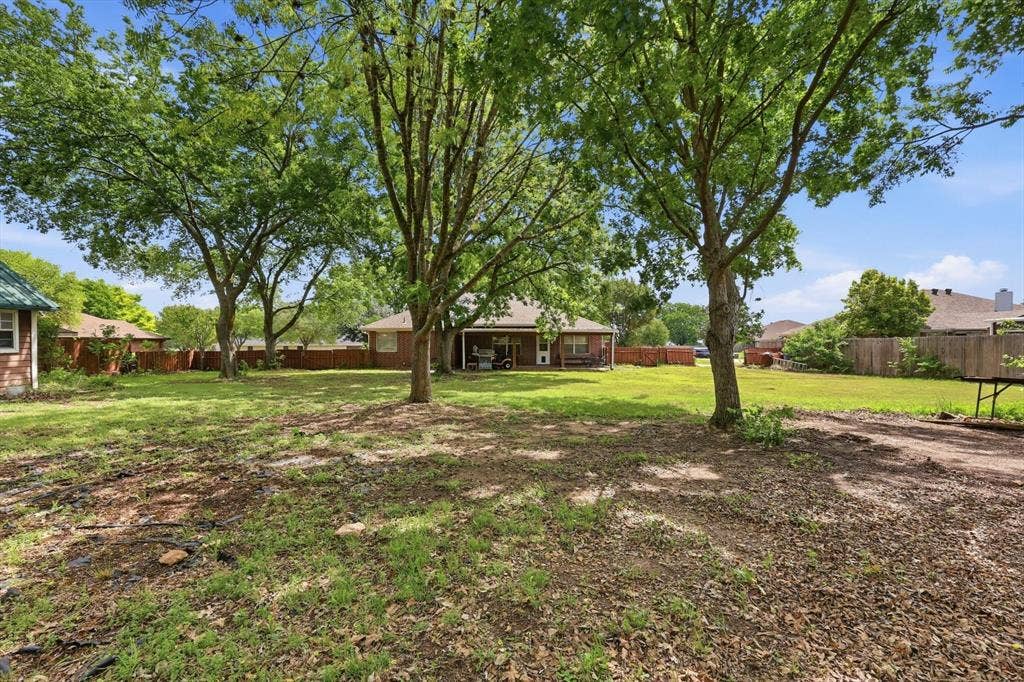6421 Peak View Court, Midlothian, TX 76065 A backyard full of opportunity!