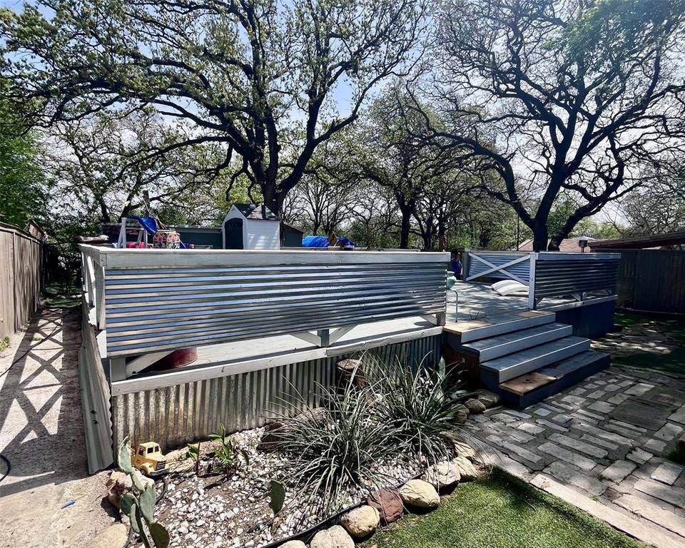 3020 Delaware Trail, Lake Worth, TX 76135 Details with fence