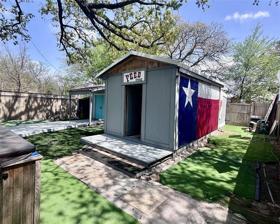3020 Delaware Trail, Lake Worth, TX 76135 View of outbuilding featuring a fenced backyard and an outbuilding