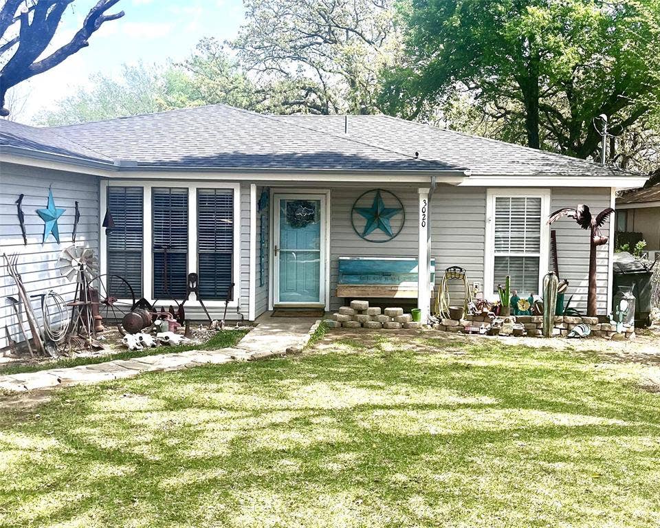3020 Delaware Trail, Lake Worth, TX 76135 View of front of house with a front yard and roof with shingles