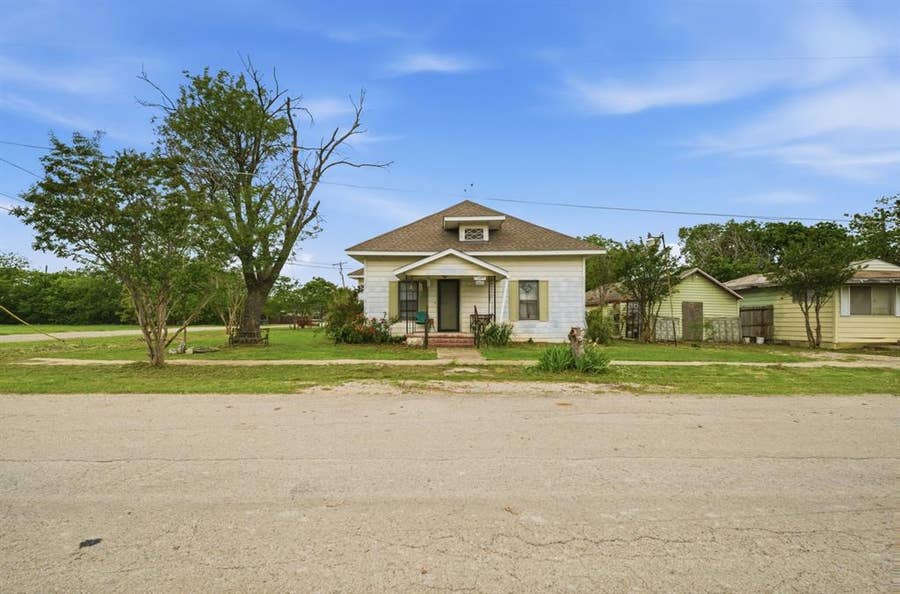 Property photo for 302 N Arizona Drive, Celina, TX