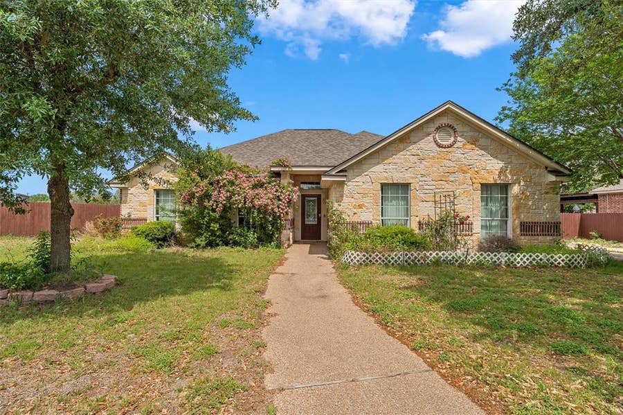 Property photo for 2524 Riders Way, Waco, TX