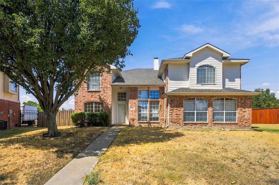 Property photo for 531 Pecan Leaf Drive, Lancaster, TX