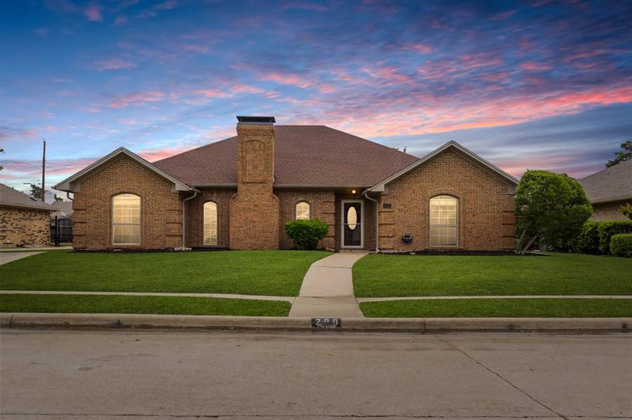 Property photo for 200 Sunny Crest Drive, Murphy, TX
