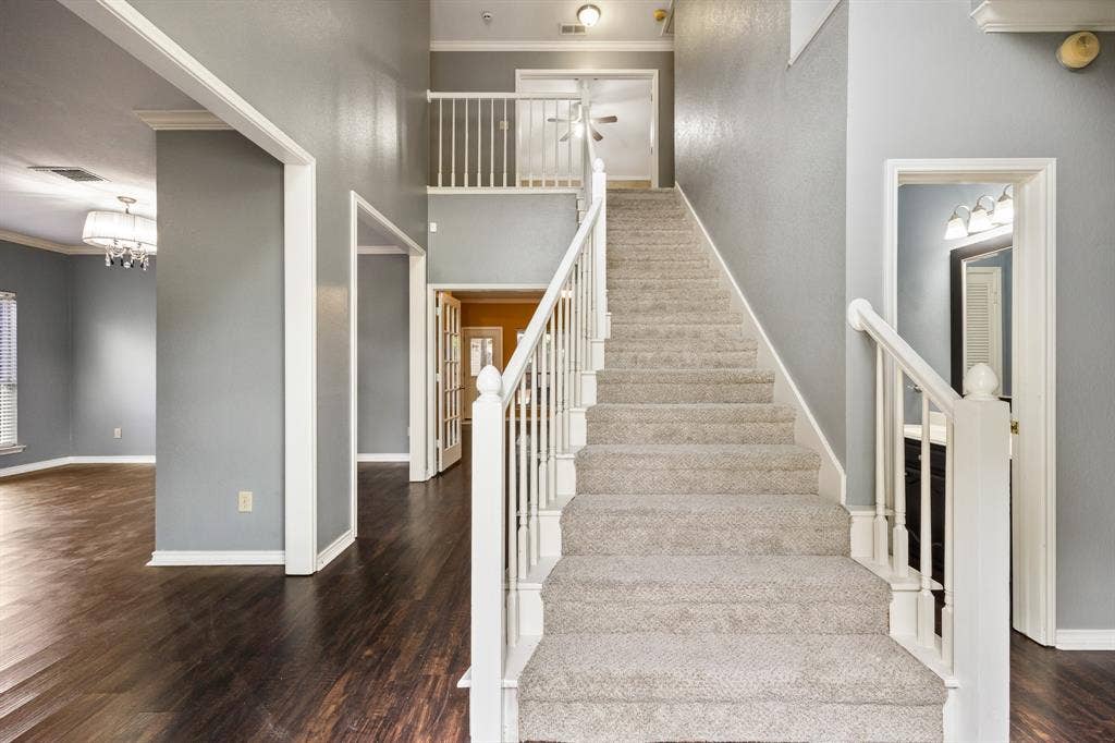 9209 Chimneywood Drive, Rowlett, TX 75089 Grand entry!