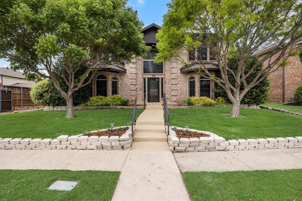 9209 Chimneywood Drive, Rowlett, TX 75089 Beautifully manicured