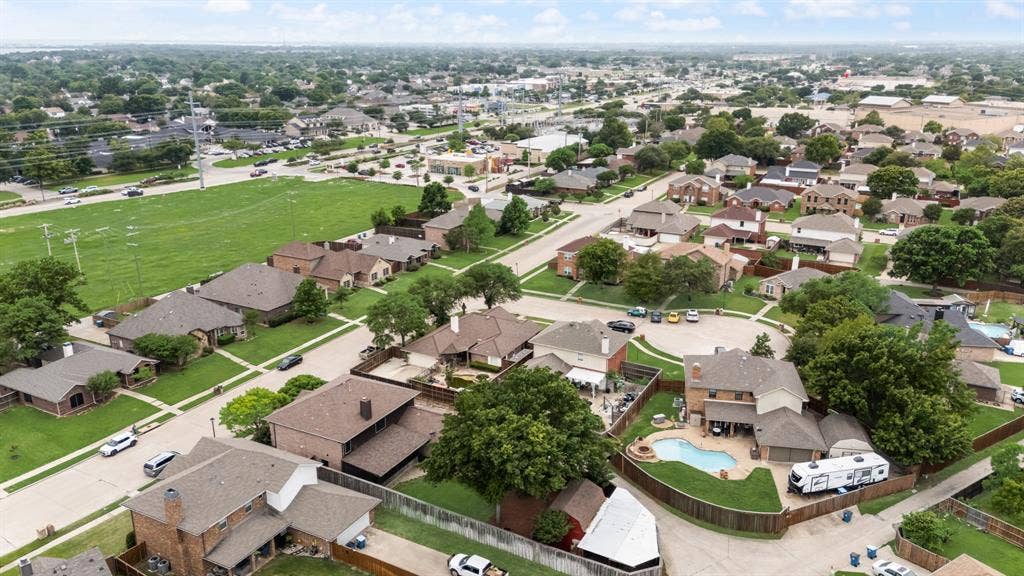9209 Chimneywood Drive, Rowlett, TX 75089 Looking west