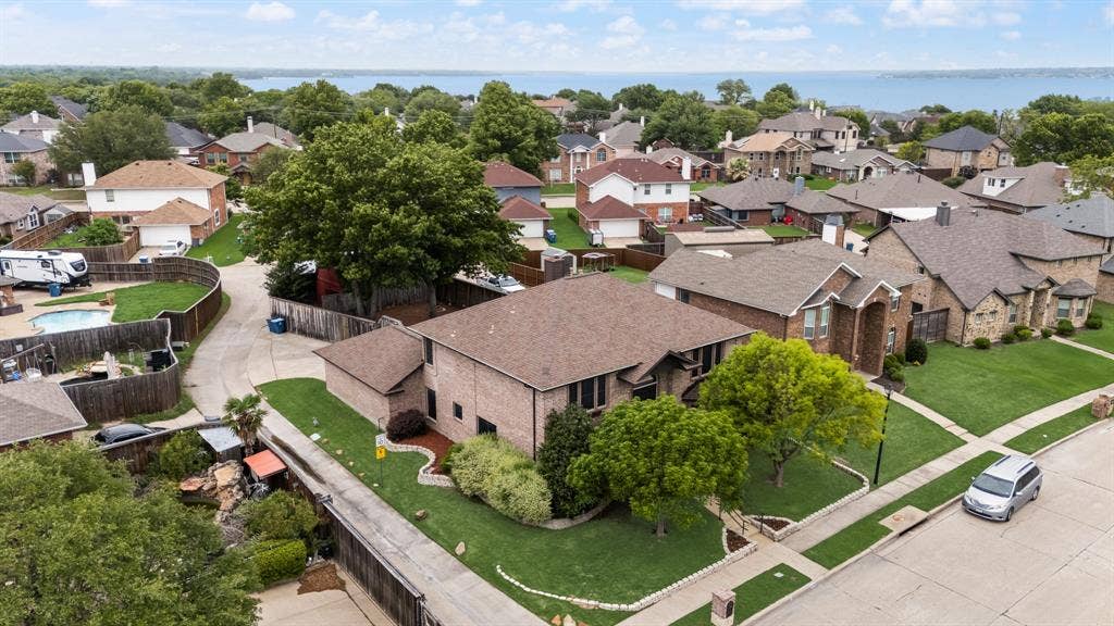 9209 Chimneywood Drive, Rowlett, TX 75089 Fantastic location close to Lake Ray Hubbard.