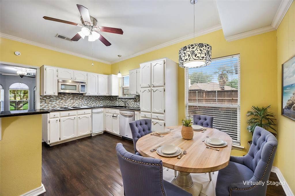 9209 Chimneywood Drive, Rowlett, TX 75089 Kitchen dining area