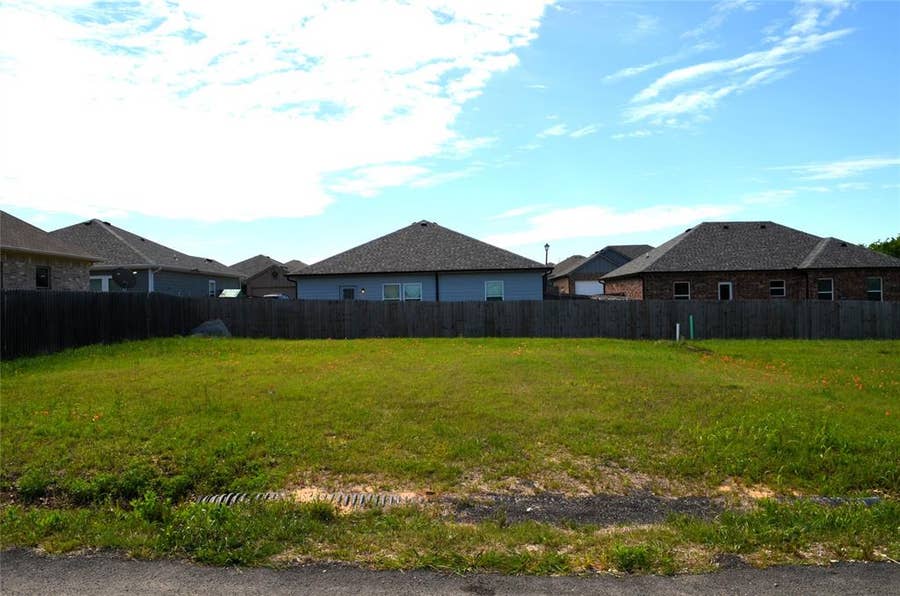 Property photo for 307 Rike Road, Mabank, TX