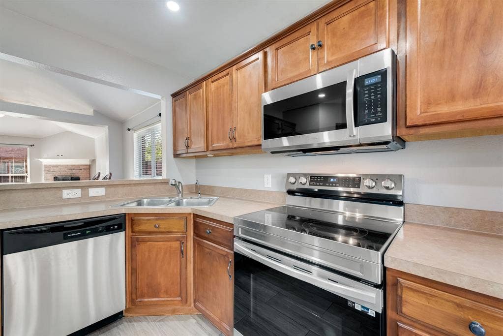 784 Tranquility Lane, Cedar Hill, TX 75104