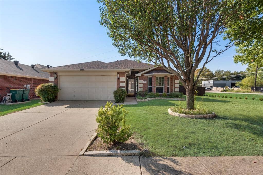 784 Tranquility Lane, Cedar Hill, TX 75104