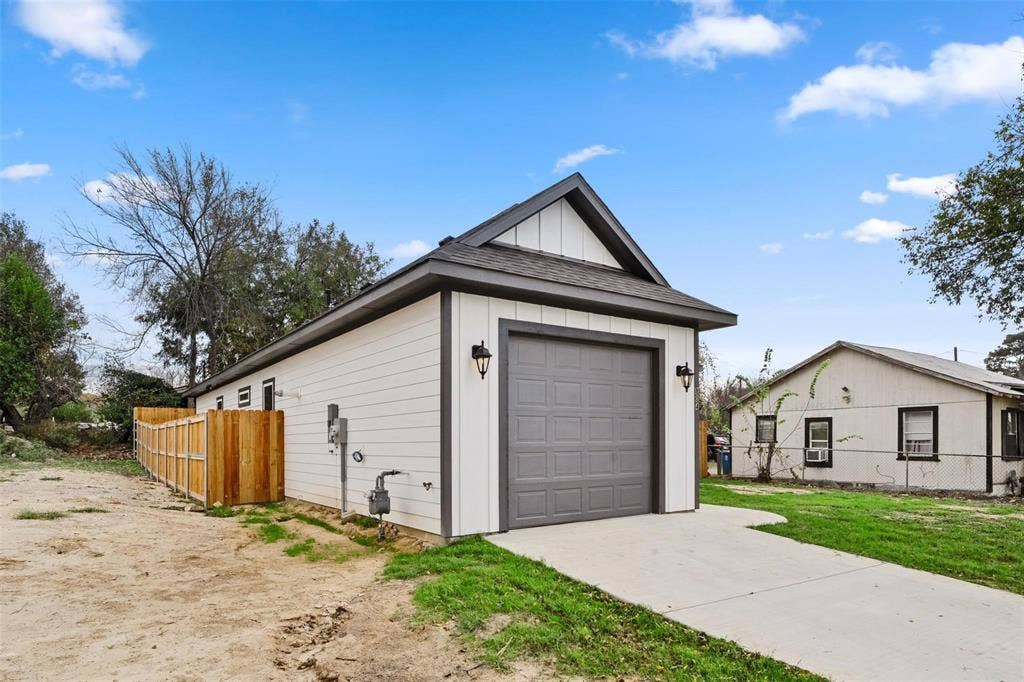 802.5 N Needmore Street, Athens, TX 75751 Garage featuring driveway