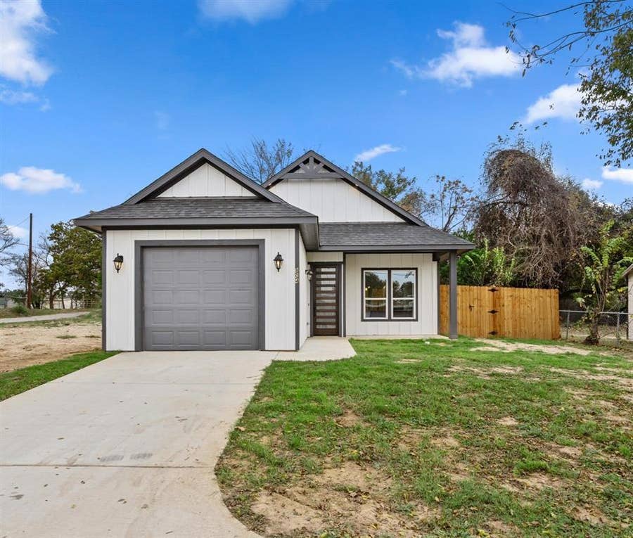 Property photo for 802.5 N Needmore Street, Athens, TX