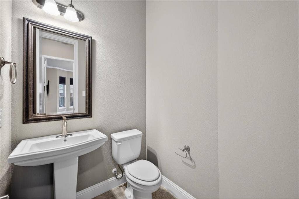 2417 Barclay Court, Plano, TX 75074 Half-bath downstairs
