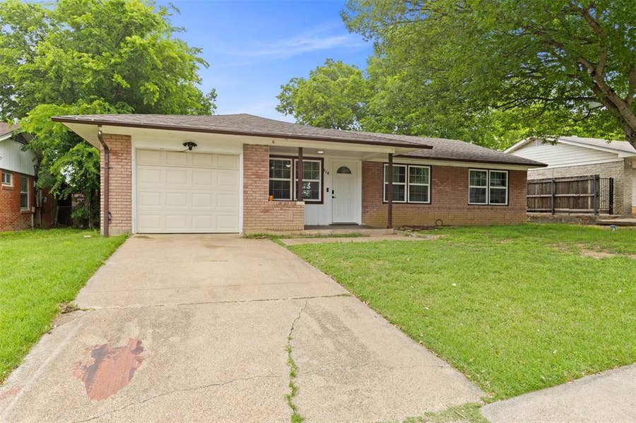 Property photo for 434 W Phillips Court, Grand Prairie, TX