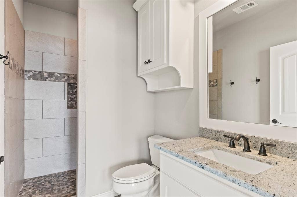 164 Marina Drive, Mabank, TX 75156 Upstair full 4th bath with large walk in shower for bedroom 4 and gameroom, bonus room.