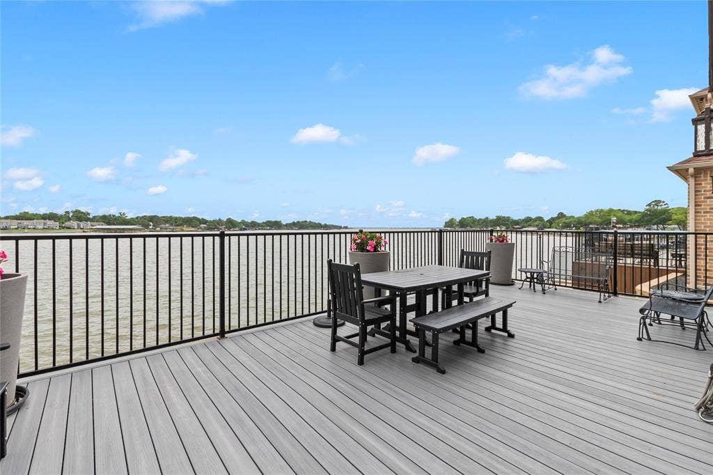164 Marina Drive, Mabank, TX 75156 Perfect place to enjoy outdoor dining with family and friends.
