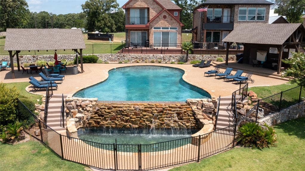 164 Marina Drive, Mabank, TX 75156 Community infinity edge pool