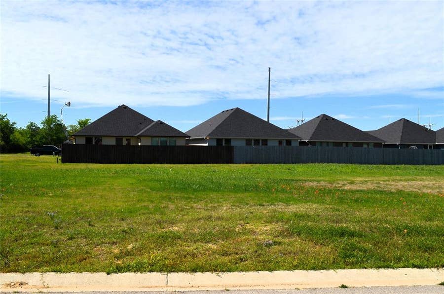 Property photo for 305 Preston Road, Mabank, TX