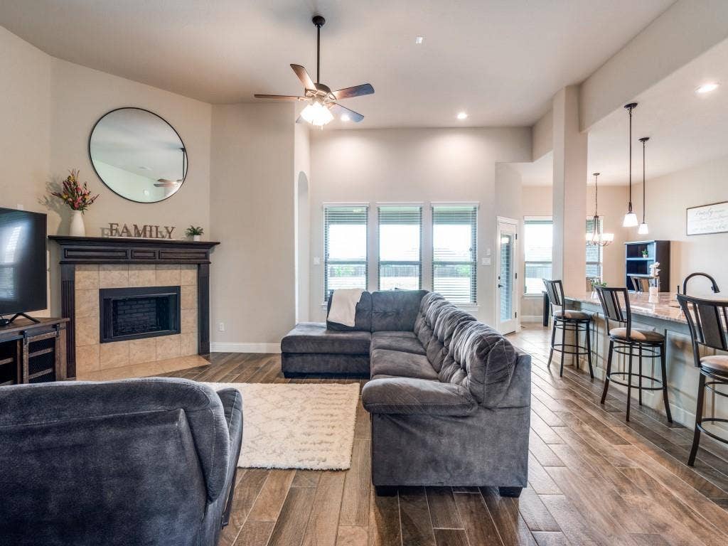 5640 Sunset Ridge, Midlothian, TX 76065 5640 Sunset Ridge, Midlothian, TX 76065
