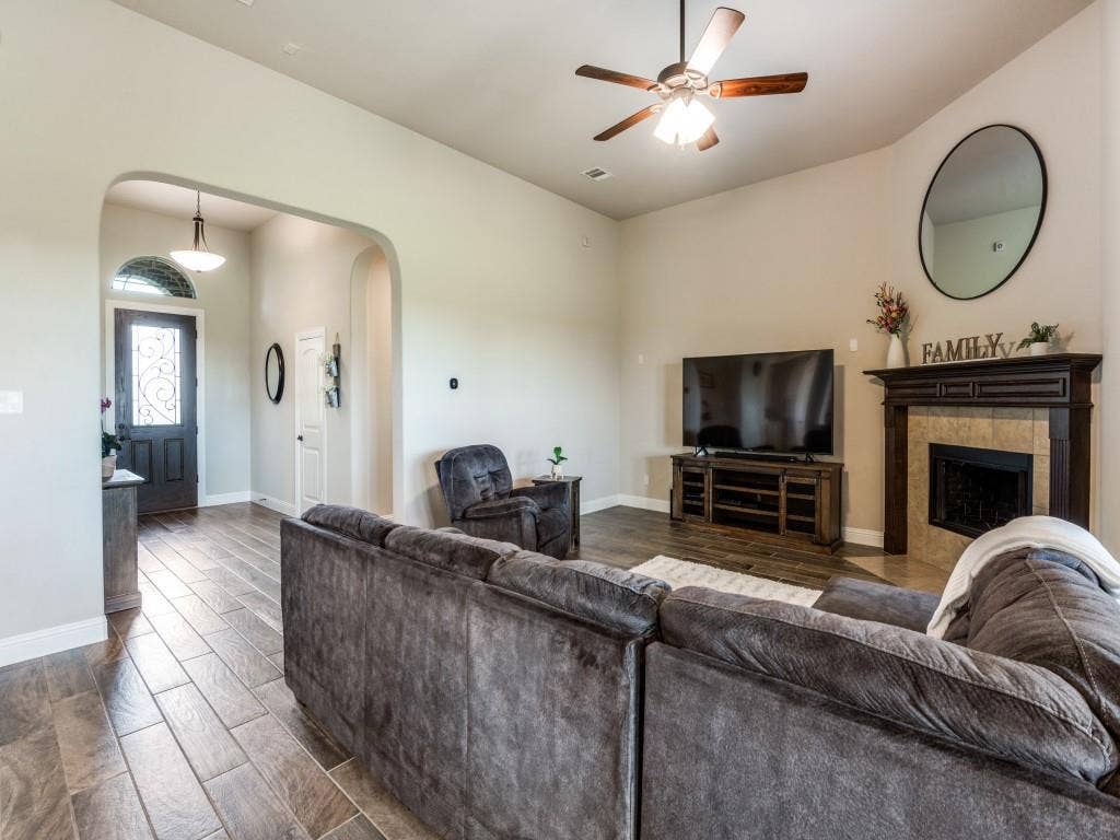 5640 Sunset Ridge, Midlothian, TX 76065 5640 Sunset Ridge, Midlothian, TX 76065