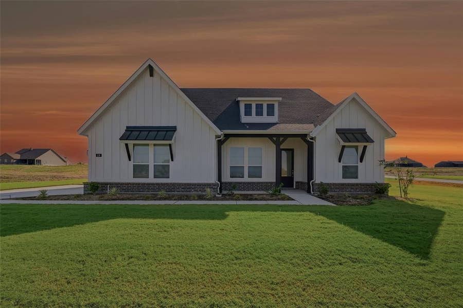 Property photo for 139 Big Sky Road, Decatur, TX
