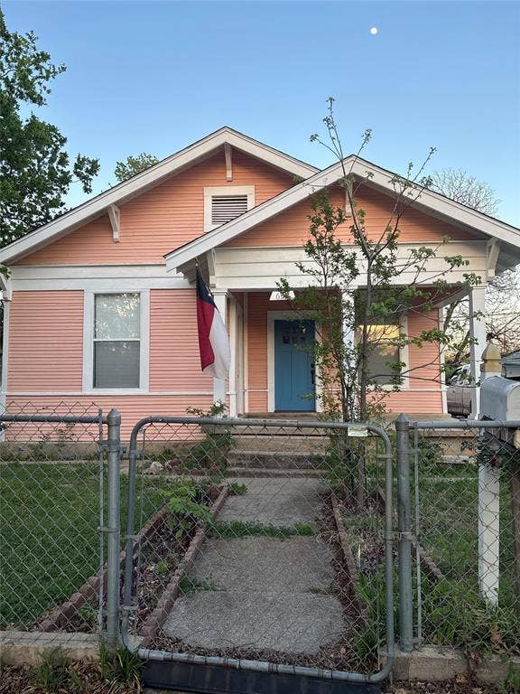 Property photo for 620 S Willomet Avenue, Dallas, TX