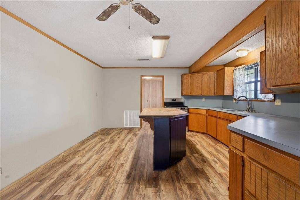325 Lincoln Street, Trinidad, TX 75163 325 Lincoln Street, Trinidad, TX 75163