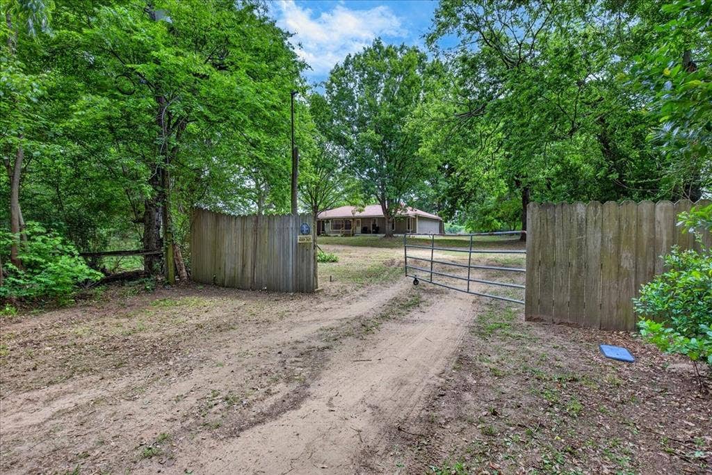 325 Lincoln Street, Trinidad, TX 75163 325 Lincoln Street, Trinidad, TX 75163