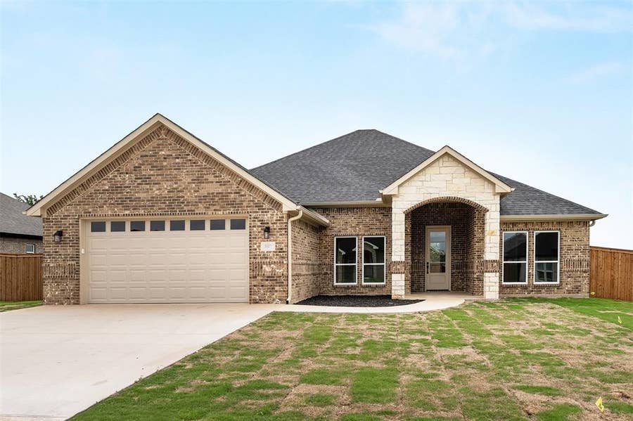 Property photo for 507 Limestone Circle, Mabank, TX