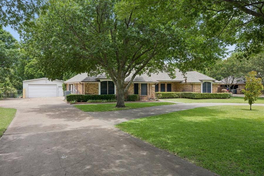 Property photo for 2507 Lake Ridge Road, Glenn Heights, TX