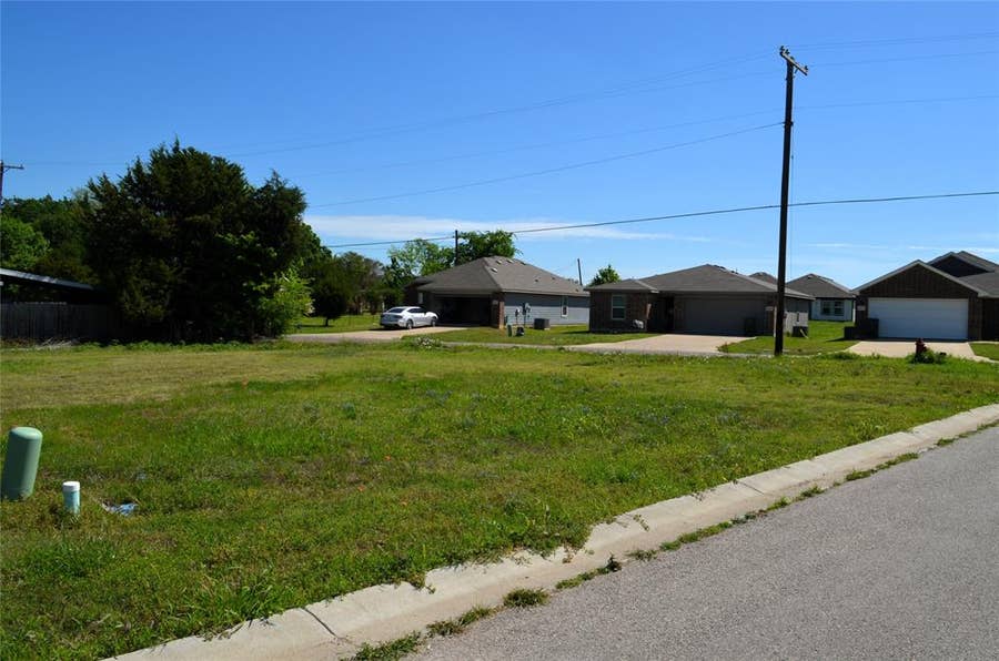 Property photo for 306 Preston Road, Mabank, TX