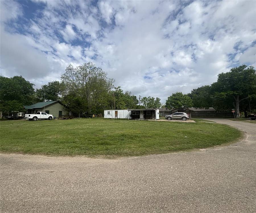 Property photo for 211 E Railroad St Street, Malakoff, TX