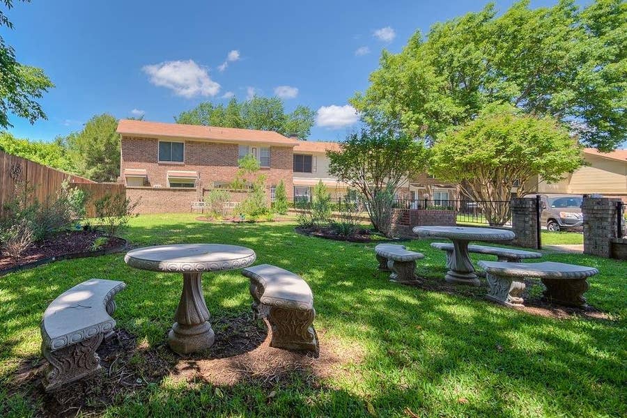 Property photo for 520 Pecan Acres Ct, Arlington, TX